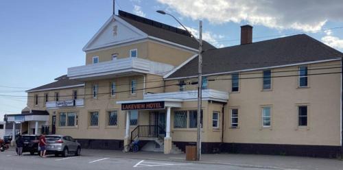 Wawa Hotel | Lakeview Hotel