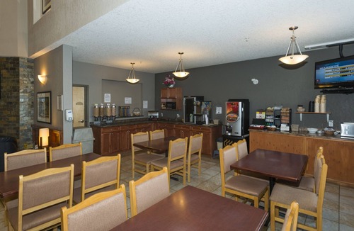 Fort Nelson Hotel | Lakeview Inns & Suites - Fort Nelson