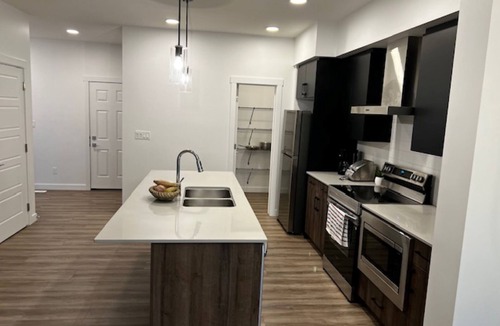 Northeast Edmonton House | Lakeview Oasis