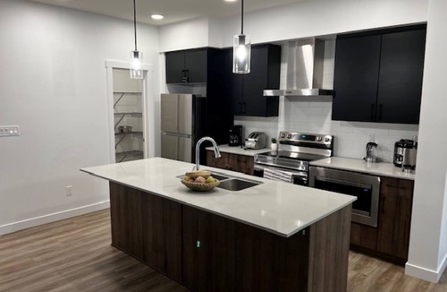 Northeast Edmonton House | Lakeview Oasis