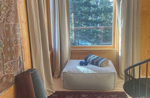 Whitehorse House | Land Haus by the Yukon River, Escape to Serenity: