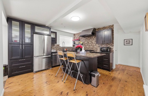 Southwest Gordon Estate House | Langley 2-Bedroom Retreat Modern & Relaxing