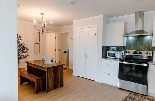 La Crete Apartment | Large 1BR Loft in La Crete - Full Kitchen