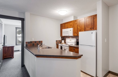 Panorama Condo | LARGE 3-Br 3-Ba | Ski In/Out | Pool & Hot Tubs | Central Upper Village Location
