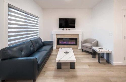Lynnwood Ridge House | Large 3BR w AC & FREE Banff Pass