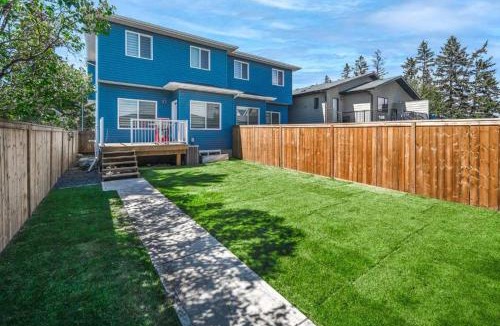 Lynnwood Ridge House | Large 3BR w AC & FREE Banff Pass