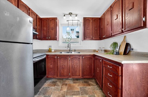 Sorel-Tracy House | Large all-inclusive home. 5 bedrooms. 2 bathrooms. close to amenities.