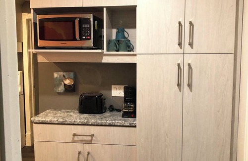 Chatham-Kent Apartment | Large Clean Comfortable Centrally Located 1 bedroom Apt