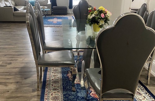 Bowmanville Apartment | Large Downtown Apartment – Perfect for 4–5 People