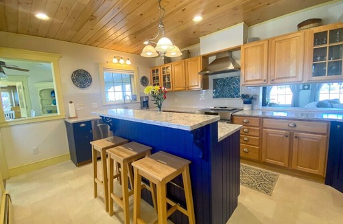 Pine Point House | Large Groups! Pine Point Beach 8 BDRM!