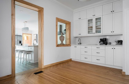Collingwood House | Large Heritage Duplex, 12 min to Blue mountain Village, Downtown Collingwood