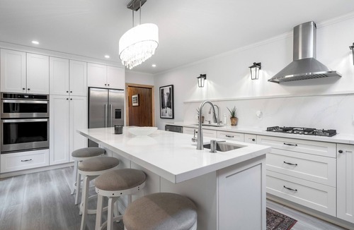 Collingwood House | Large Heritage Duplex, 12 min to Blue mountain Village, Downtown Collingwood