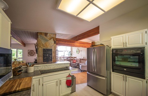 Ainsworth Hot Springs House | Large lake front Ainsworth house
