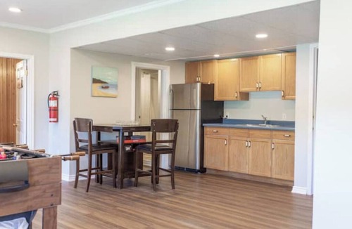Norland Cottage | Large Lakefront Kawartha Cottage with Private Beach, 8BR, Stunning Lake View