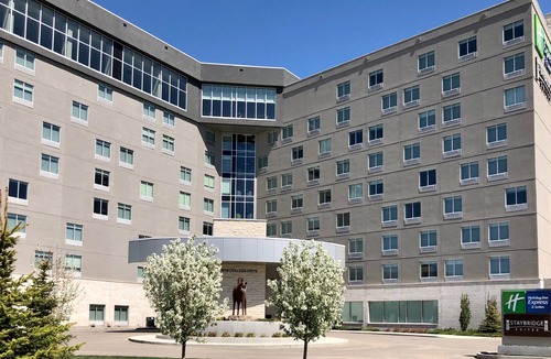 Saskatoon Apartment | Large Suite w/Free Hot Breakfast + Local Shuttle