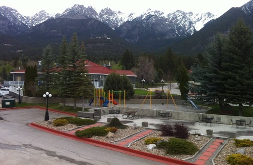 East Kootenay Villa | LAST MINUTE DEAL - JUNE 10 - 17 ONLY $950. Family Friendly