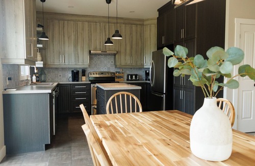 Montpellier House | Latt cabin - Lake Simon