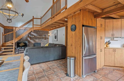 Val David Apartment | LAURA – Cozy Retreat with 4-Season Spa Val David