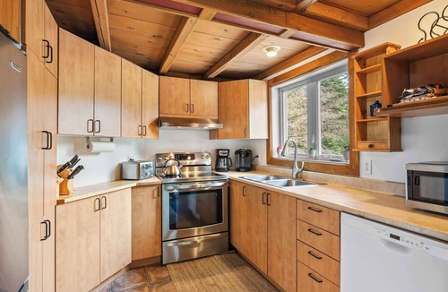 Val David Apartment | LAURA – Cozy Retreat with 4-Season Spa Val David