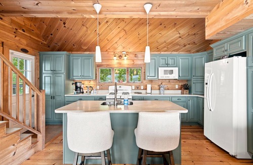 Damariscotta Cottage | Lazy Loon: Cozy lakefront cottage with private beach & dock in Damariscotta