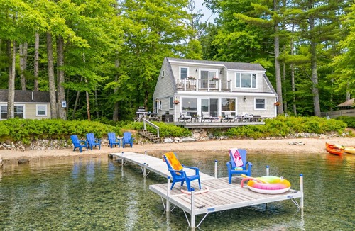 Damariscotta Cottage | Lazy Loon: Cozy lakefront cottage with private beach & dock in Damariscotta