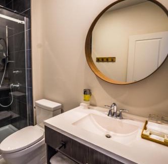 La Peche Bed & Breakfast | Le Bellevue Modern Lodge