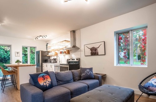 Saint Ferreol les Neiges House | Le Bike Stop | 4season Sauna | AC | BBQ | Mont-St-Anne | Ski & Golf