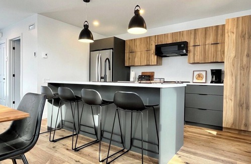 Les Eboulements House | Le Chic Repère 127: Hot Tub, Games & Covered Deck