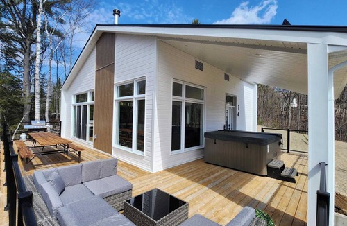Sainte-Beatrix Ski Chalet | Le Kos Chalet Nature view and Hot Tub