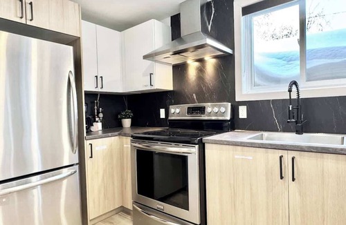 Ste. Foy Apartment | Le Luxueux – with EV Charger (Level 2)
