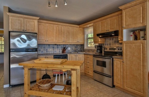 Mauricie Ski Chalet | Le MékiShack - Nature cottage with spa on the shores of Lac Mékinac