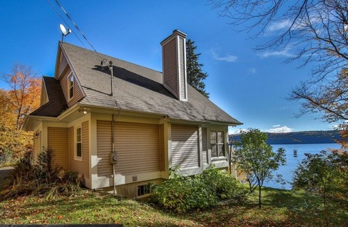 Mauricie Ski Chalet | Le MékiShack - Nature cottage with spa on the shores of Lac Mékinac