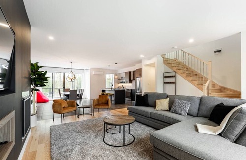 Magog Condo | Le Memph Hirondelle: confortable luminous 3 bedrooms pool spas lake Memphrémagog