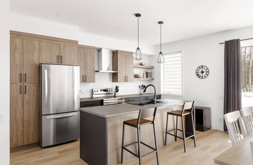 Magog Condo | Le Memph Orignal: 3 bedrooms pool hot tub lac Memphrémagog