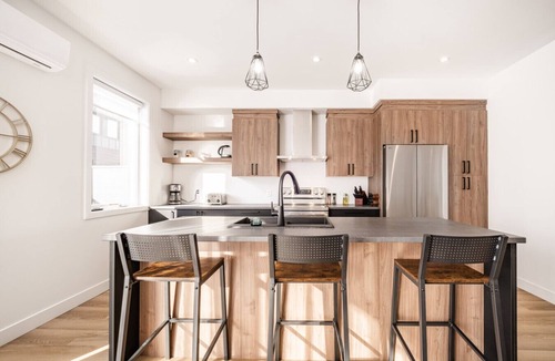Magog Condo | Le Memph Ours: 3 bedrooms pool hot tub lac Memphrémagog