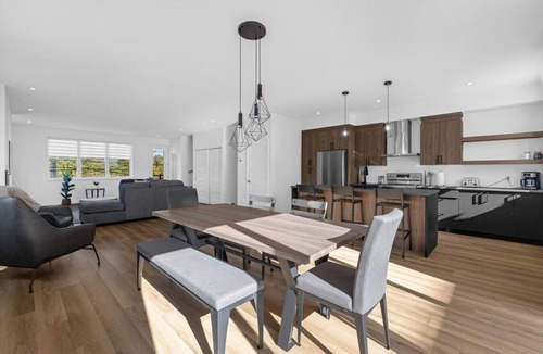 Magog Condo | Le Memph Renarde: 3 bedrooms pool hot tub lac Memphrémagog