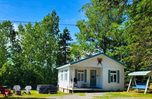 Saint-Tite-des-Caps Ski Chalet | Le refuge entre 2 Monts - spa, bqq & peace!