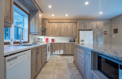 St-Bernard-de-Lacolle Ski Chalet | Le Relais International - Chalet for large Group, 7 bedrooms, pool table, Golf