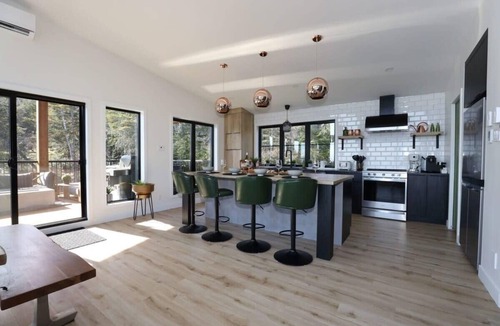 Saint-Joseph-de-la-Rive Ski Chalet | Le Sélect | River View Private Hot Tub Pet Friendly