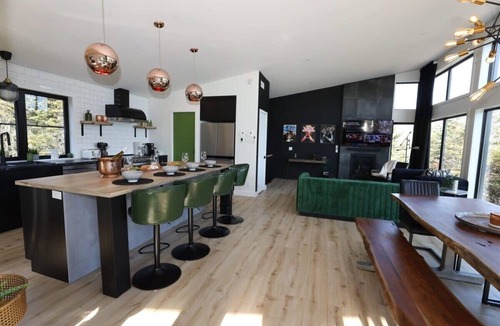 Saint-Joseph-de-la-Rive Ski Chalet | Le Sélect | River View Private Hot Tub Pet Friendly
