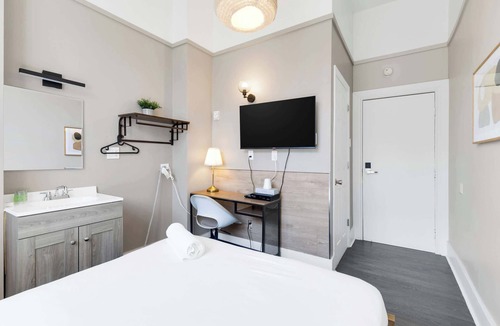 Quartier des Spectacles Hotel | Le Sand & Stone Hôtel-Quartier des Spectacles