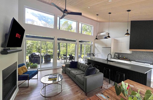 Saint-Alphonse-Rodriguez Ski Chalet | Le Toqué | Spa | AC | Waterfront | Kayaks | Fireplace