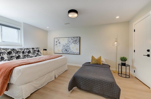 Westbank House | LEGAL Bright, Spacious w/POOL, Lake & Vineyard Views, WEEKLY/MONTHLY discounts