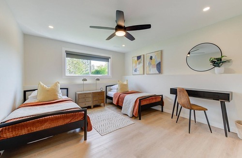 Westbank House | LEGAL Bright, Spacious w/POOL, Lake & Vineyard Views, WEEKLY/MONTHLY discounts