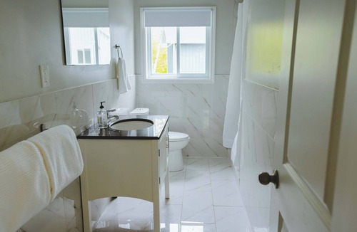 Bobcaygeon Cottage | Leo Cottage - 5-Bedroom Cottage – Family Friendly