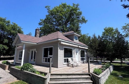 Balm Beach House | Life's a Beach House -Perfect beachfront vacation rental