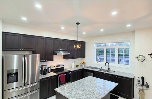 Orangeville House | Ligero Townhouse Entire Four Bedrooms Home