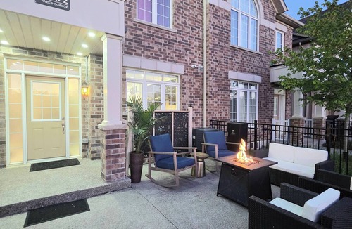 Orangeville House | Ligero Townhouse Entire Four Bedrooms Home