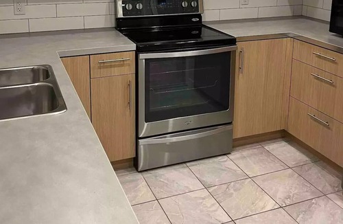 Regional District of Nanaimo Apartment | Like new private basement suite close too nature