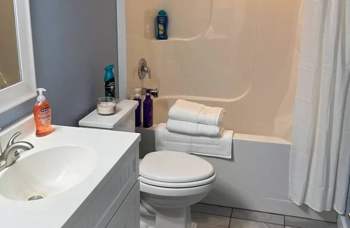 Regional District of Nanaimo Apartment | Like new private basement suite close too nature